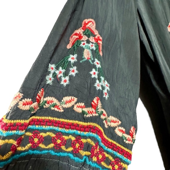 Johnny Was Floral Embroidered 3/4 Sleeve V-Neck Crinkle Gauzy Lightweight Tunic - Picture 4 of 12